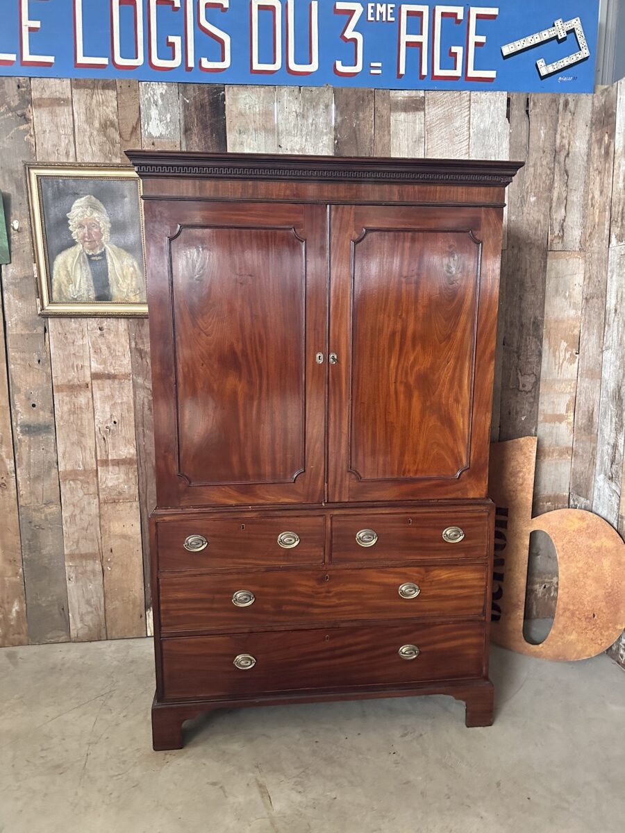 Mahogany Linen Press