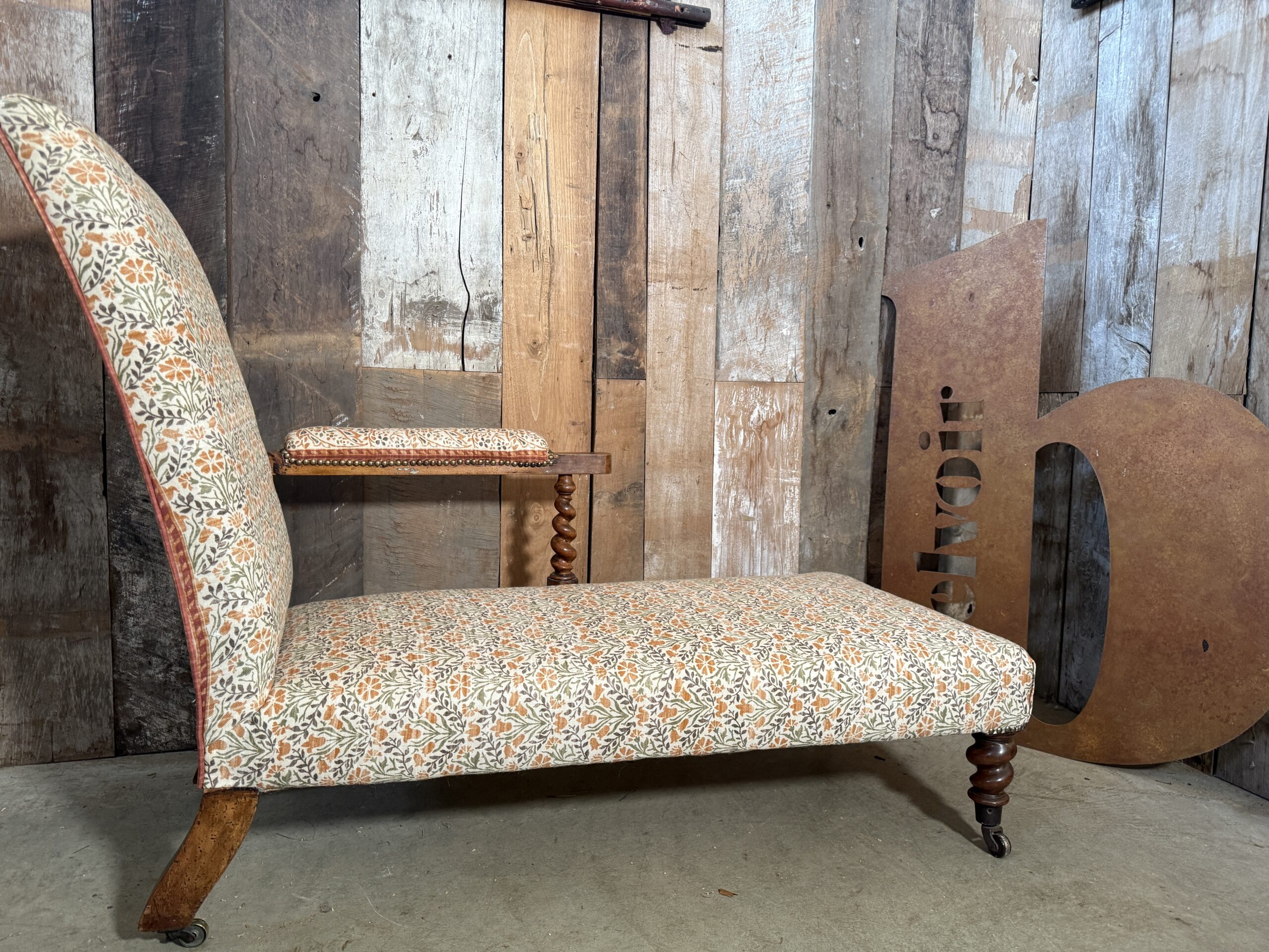 Late Victorian Walnut Chaise Longue Daybed