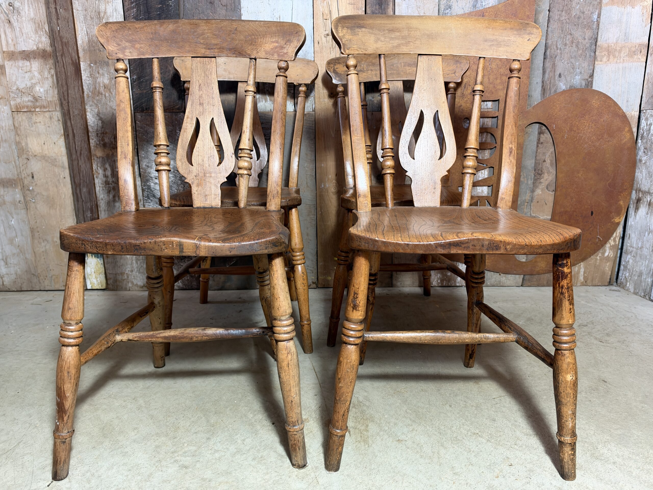 Antique set of four Victorian elm and beech fiddle back country kitchen dining chairs circa 1890.